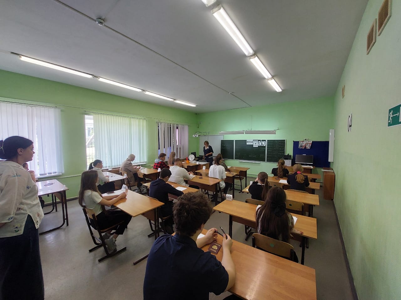 В Россошанском муниципальном районе 27 мая выпускники сдали ЕГЭ по математике базового и профильного уровней.