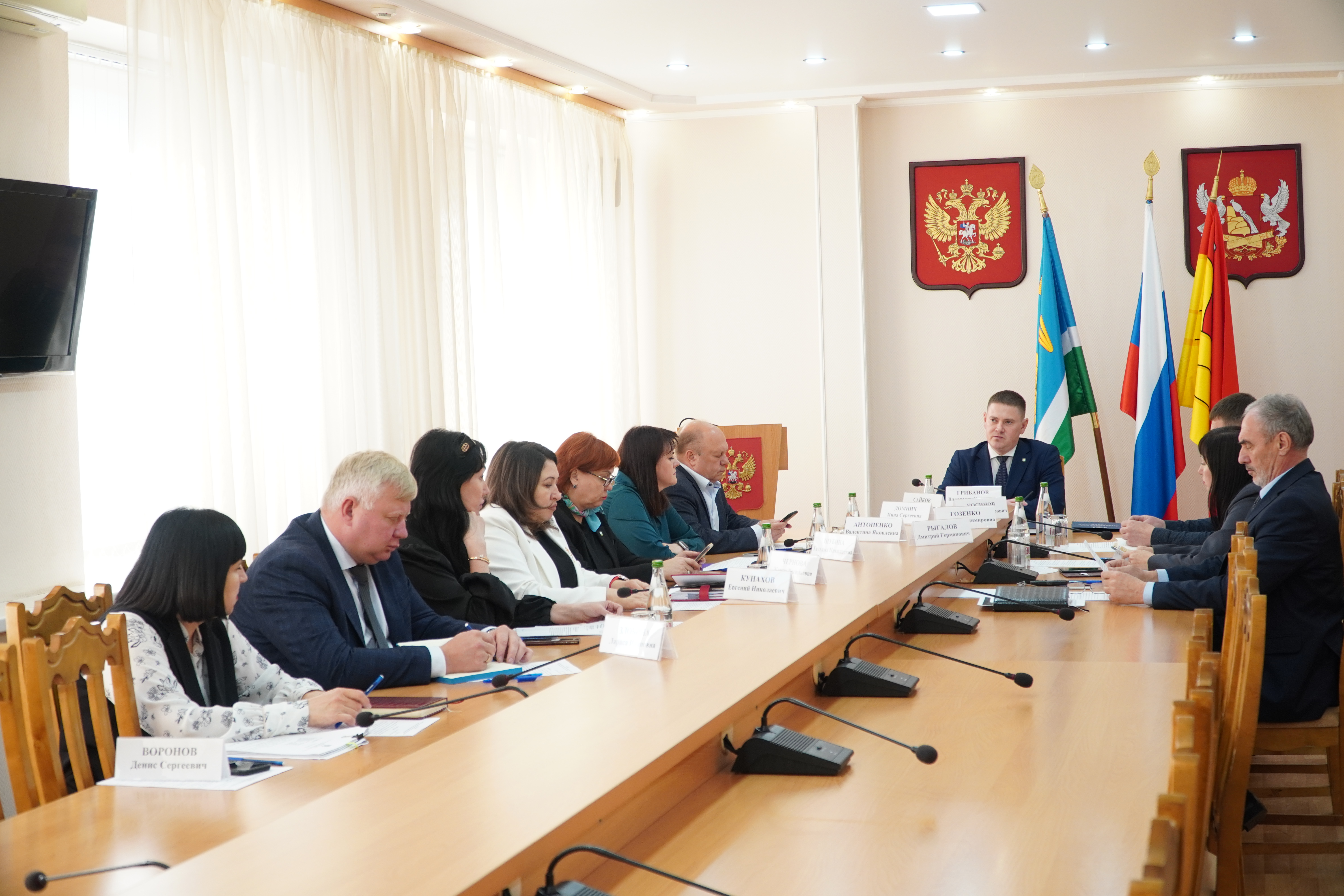На заседании комиссии.