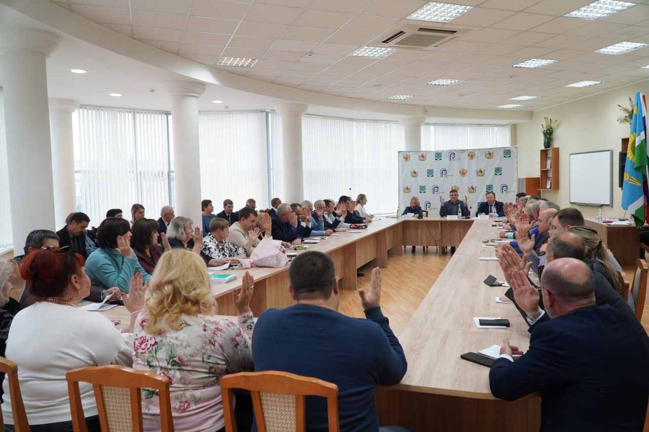 На сессии райсовета.