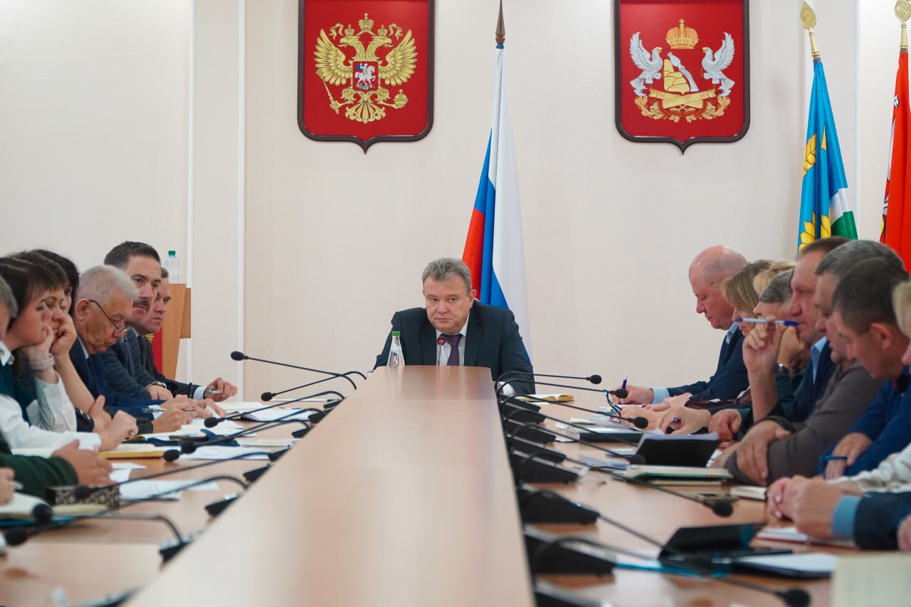 На планёрке в администрации.
