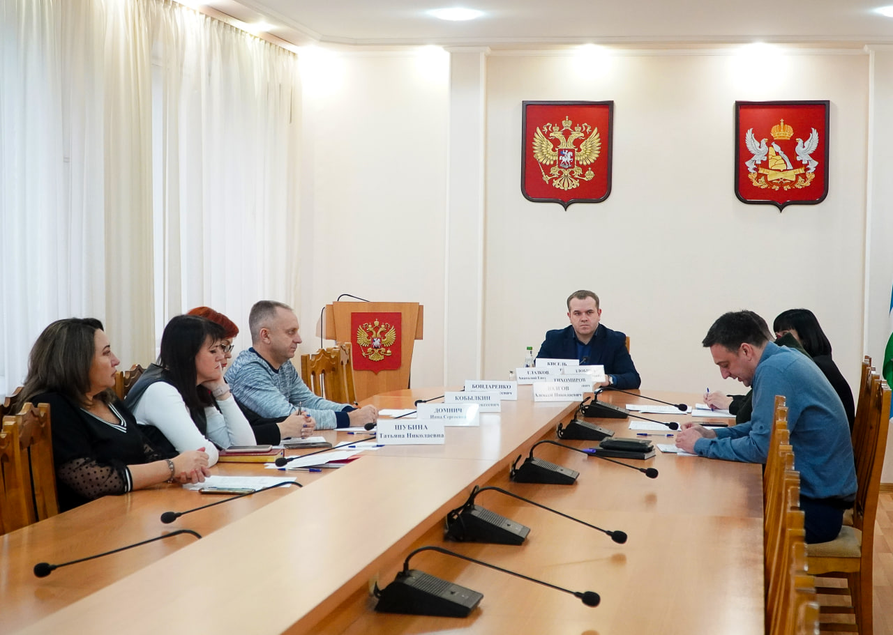 На заседании комиссии.