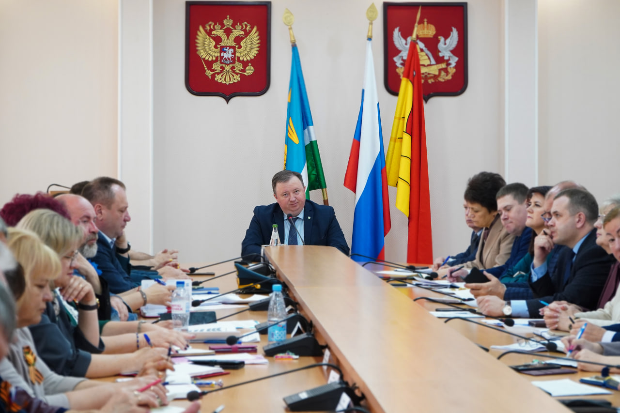 На планёрке в районной администрации.