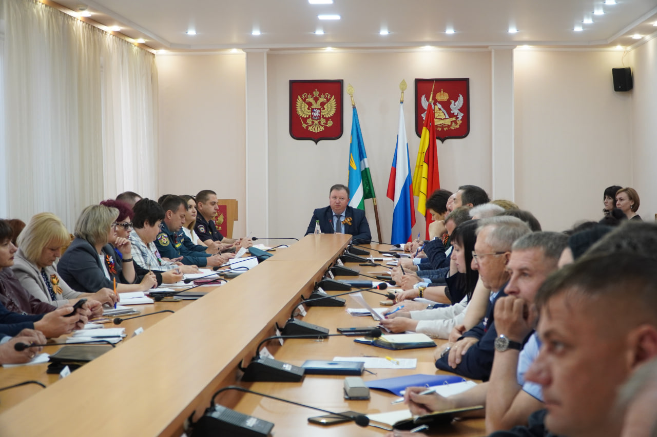 На планерке в районной администрации.