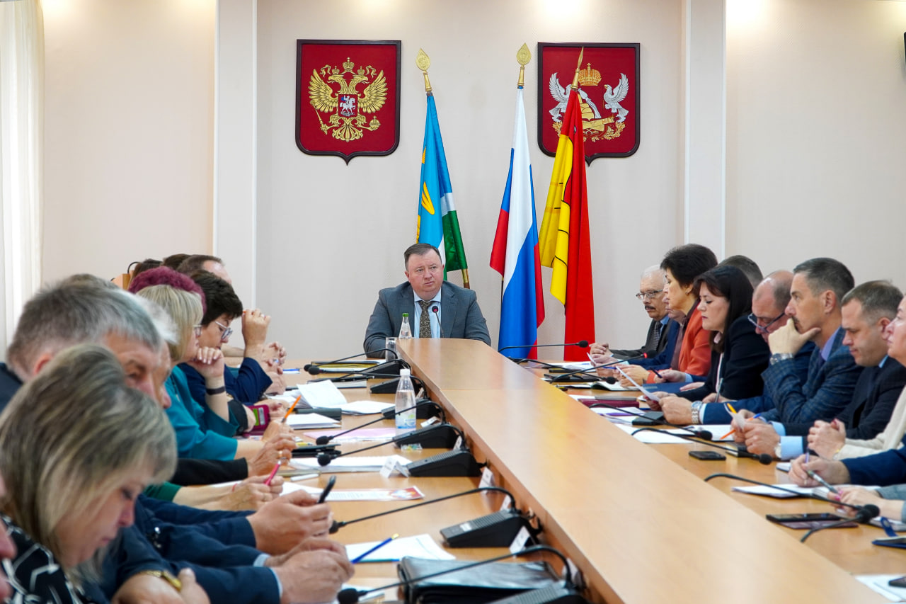 На планёрке в администрации.