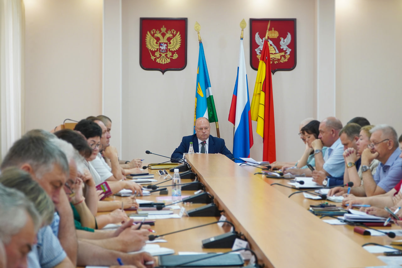 На районной планёрке.