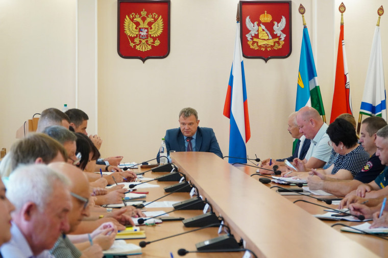 На планёрке в администрации. На планёрке в администрации.