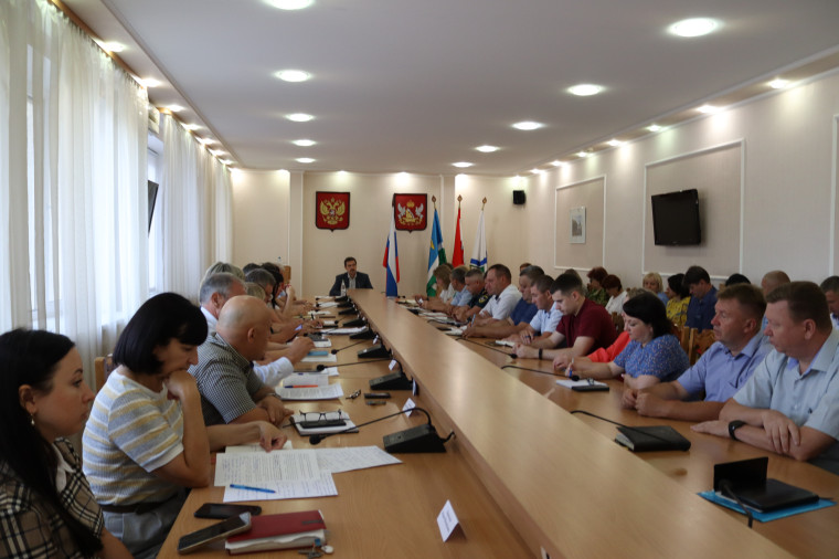 Планёрка с руководителями. Планёрка с руководителями.