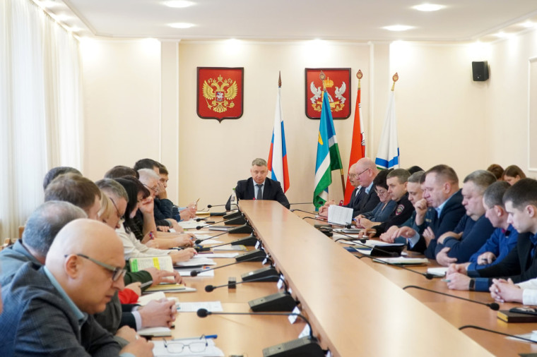На планёрке в администрации. На планёрке в администрации.