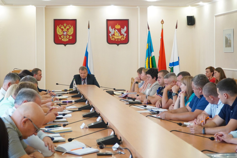 На планёрке в администрации. На планёрке в администрации.