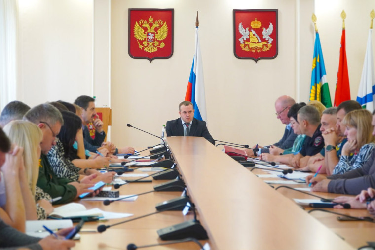 Планёрка с руководителями. Планёрка с руководителями.