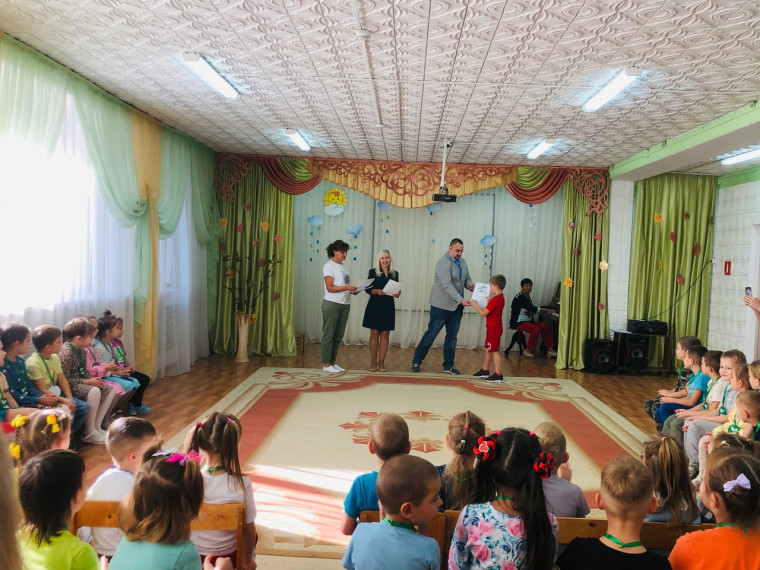 Озеленята спешат на помощь. Озеленята спешат на помощь.