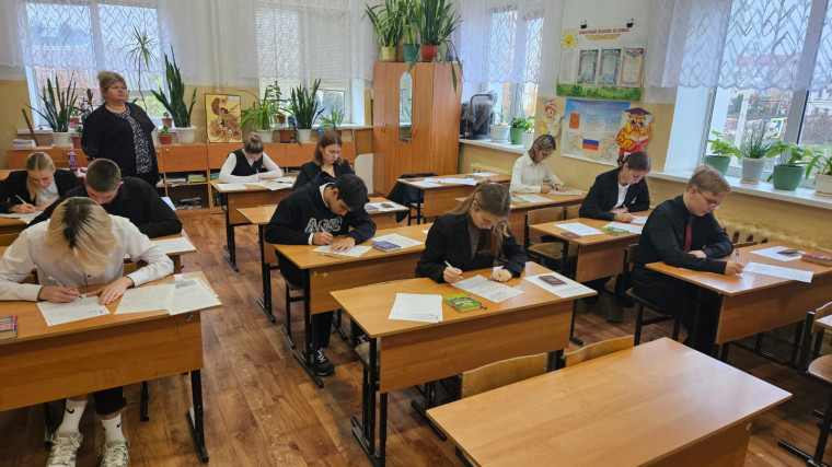 Россошанские школьники написали пробное итоговое сочинение. Россошанские школьники написали пробное итоговое сочинение.