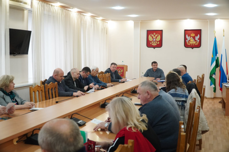 На сессии и комиссии райсовета . На сессии и комиссии райсовета .