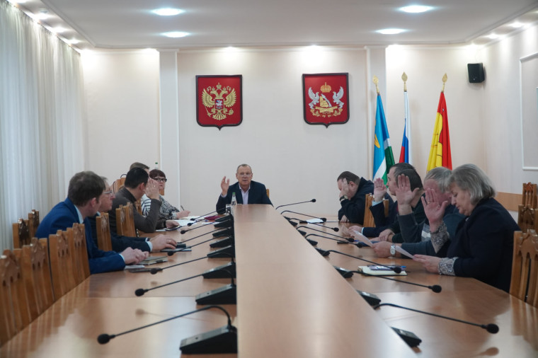 На комиссии райсовета. На комиссии райсовета.