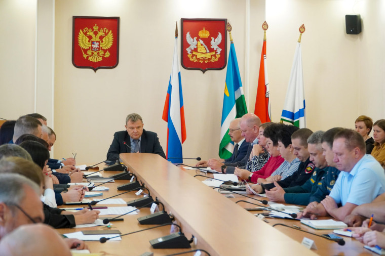 На планерке в районной администрации. На планерке в районной администрации.