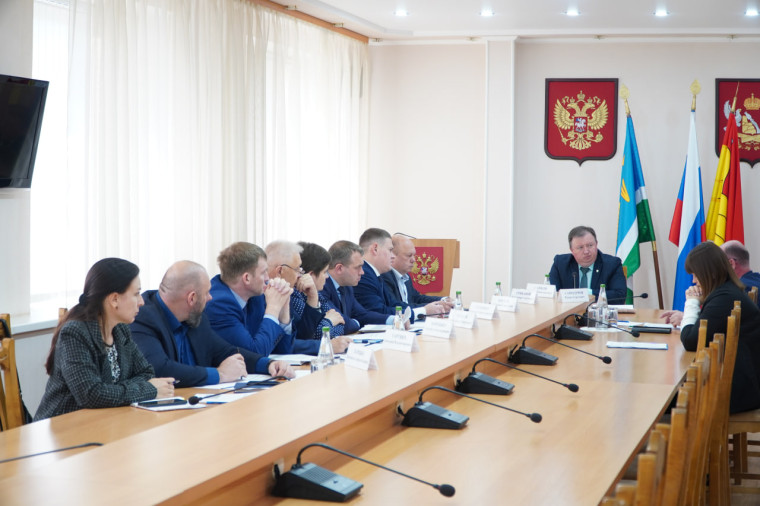 На комиссии. На комиссии.